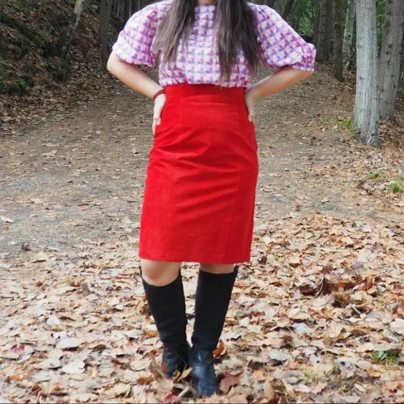 Vintage - Red Suede Leather Skirt - Picture 5 of 11